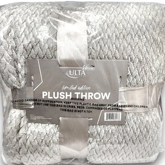 ULTA Beauty Sherpa Plush Throw Blanket Gray & White 50x60 NWT - Picture 3 of 8